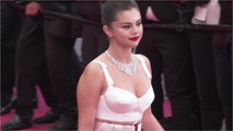 VOICI - Selena Gomez célibataire et rayonnante