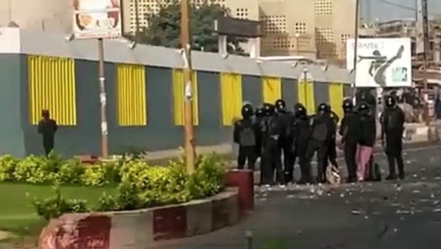 UCAD: les étudiants vont au front pour soutenir leurs camarades de Bambey