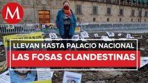 Familiares de desaparecidos recrean fosas frente a Palacio Nacional para pedir justicia