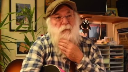 VOICI Mort sur scène d’un célèbre chanteur de folk américain : il « s’est excusé avant de fermer les yeux "