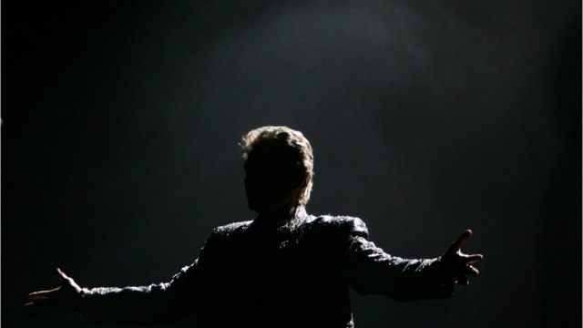 GALA VIDÉO - Johnny Hallyday pris à parti par un rappeur… et ce n’est pas la première fois