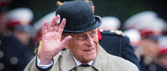 GALA VIDEO - Accident du prince Philip : la victime réclame « des poursuites " contre l'époux de la reine s'il est fautif