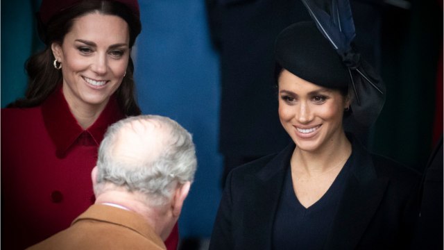 GALA VIDÉO - Kate Middleton et Meghan Markle : deux cartes de remerciements à leurs fans très révélatrices de leur différence