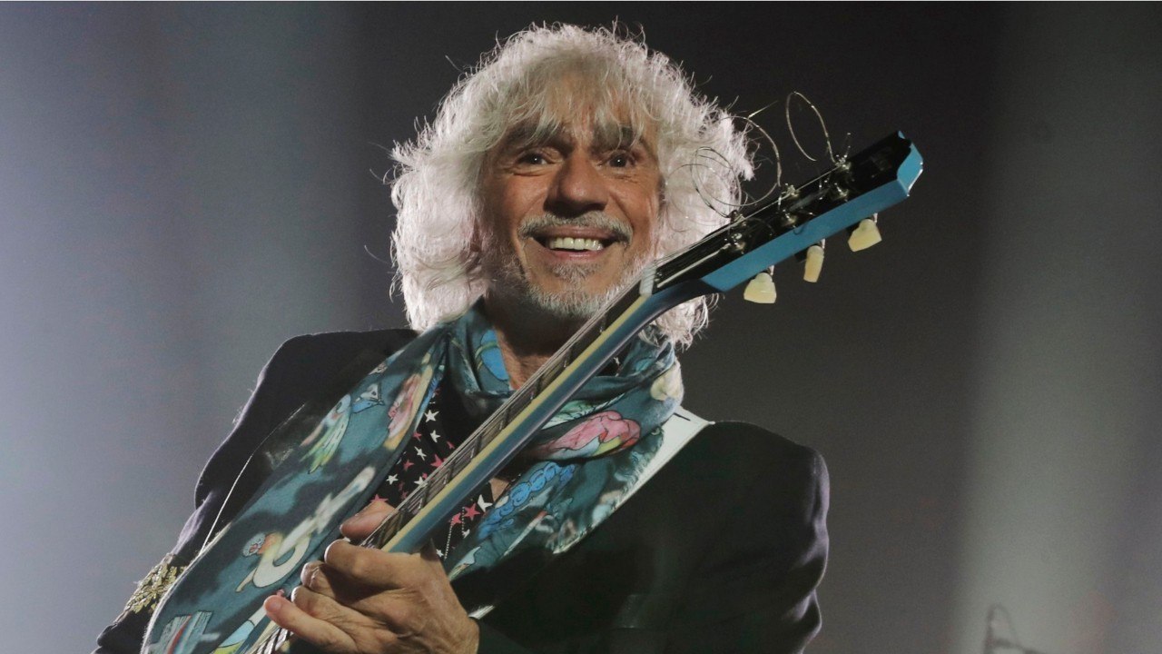 GALA VIDÉO - Louis Bertignac : sa tendre anecdote sur Johnny Hallyday