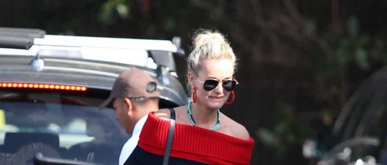 GALA VIDEO - Laeticia Hallyday Acculée, Pourquoi Elle N’a Pas Son Mot À Dire Sur Les Spectacles Hommage À Johnny (1)