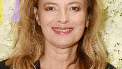 GALA VIDEO - Valérie Trierweiler : son audacieuse réponse à Yann Moix dégoûté par les femmes de 50 ans