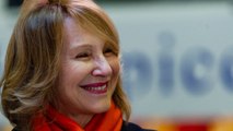 GALA VIDÉO - Nathalie Baye, comment elle tente de rester extérieure à la guerre des clans