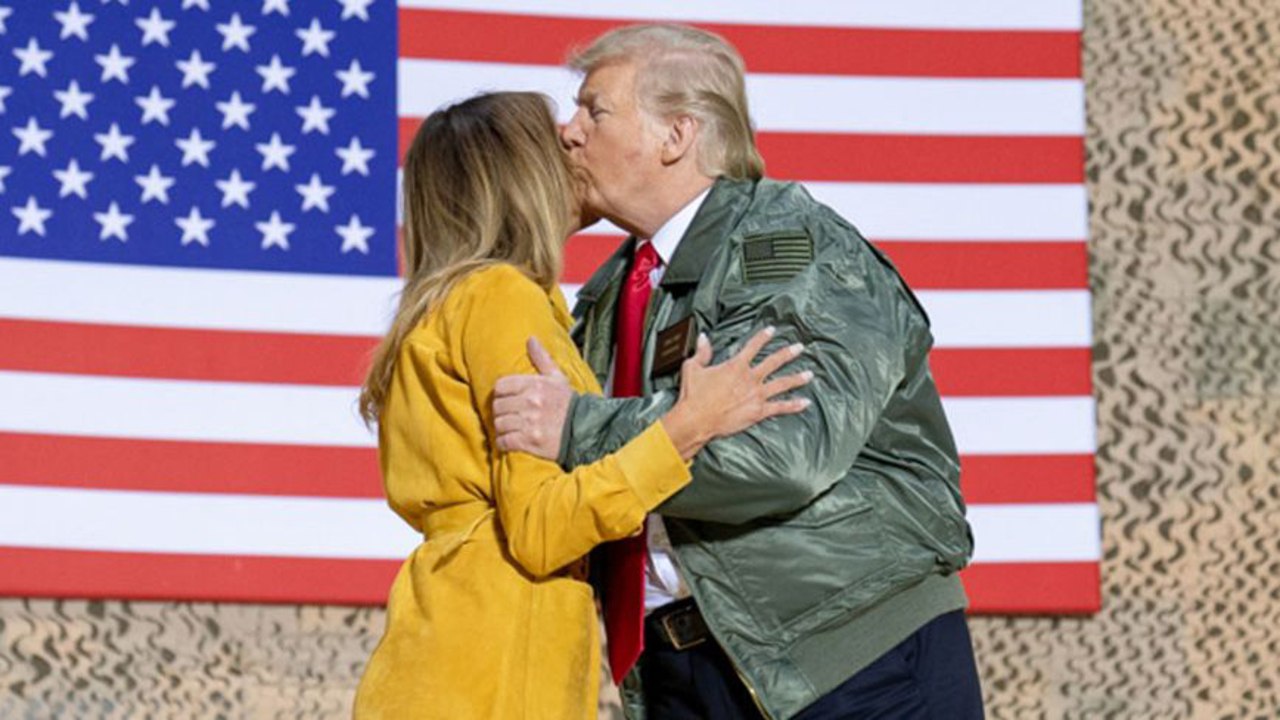 GALA VIDEO - L’étrange baiser de Melania Trump et son mari… un expert du langage corporel dévoile sa signification