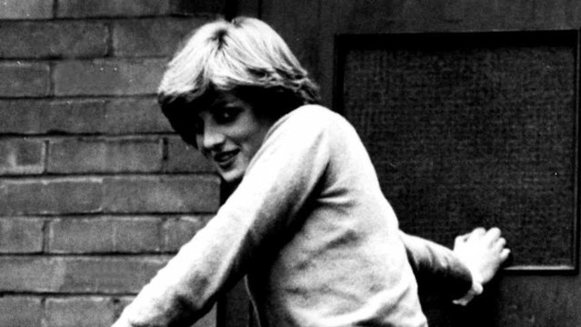GALA VIDÉO - Lady Diana : comment elle recevait en secret ses amants chez elle à Kensington Palace