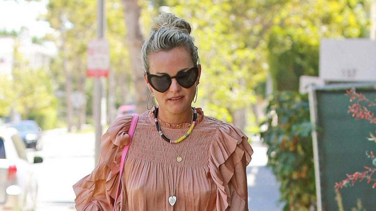 GALA VIDÉO- La très violente confrontation entre le père de Laeticia Hallyday et Sébastien Farran, le jour de l’enterrement de Johnny