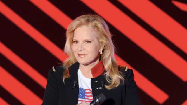 GALA VIDEO - Sylvie Vartan, pas intéressée par l’héritage de Johnny : ce gros tacle à Laeticia Hallyday