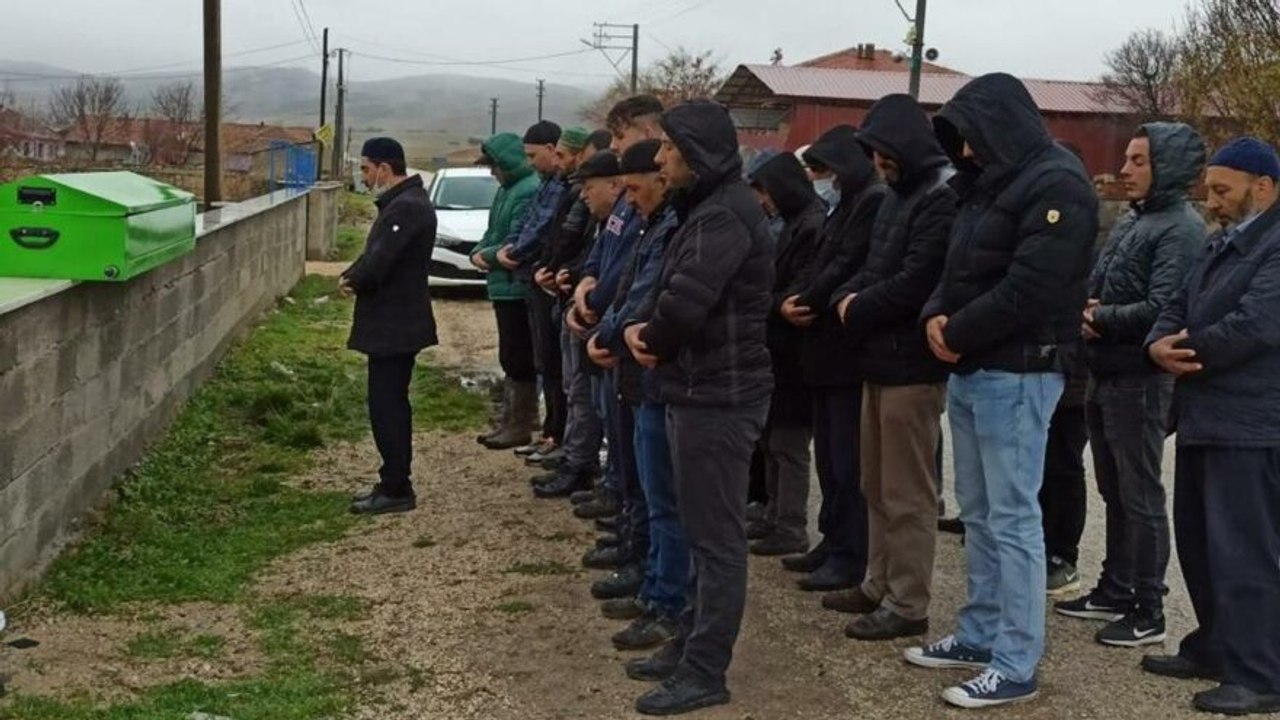 Cenazeyi gasilhaneye getirdiler, yüzünü açınca...