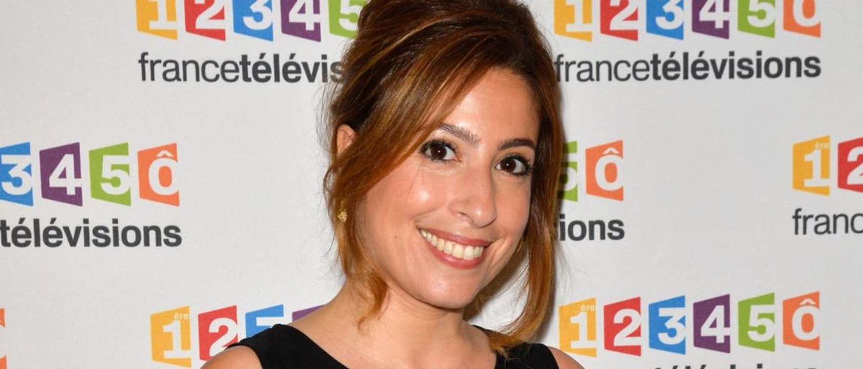 GALA VIDEO - Léa Salamé : le jour où elle a consolé Alain Delon en larmes dans ses bras