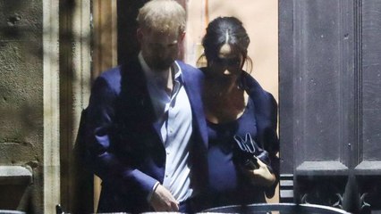 GALA VIDEO – Meghan Markle, cernée par la famille de Kate Middleton à un évènement