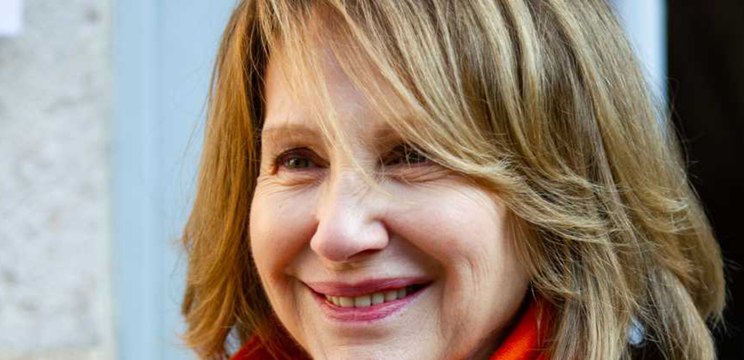 GALA VIDÉO - Nathalie Baye : les internautes la félicitent pour le mariage de sa fille, Laura Smet