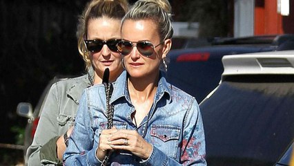 GALA VIDÉO - Laeticia Hallyday : pourquoi le fisc français se frotte les mains