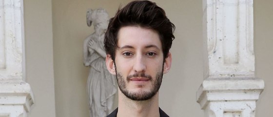 GALA VIDEO – Pierre Niney, bodybuildé : le cliché qui enflamme les réseaux sociaux