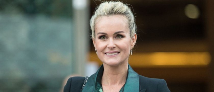 GALA VIDEO - Laeticia Hallyday : pourquoi elle passera finalement le premier anniversaire de la mort de Johnny à Saint-Barth