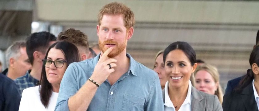 GALA VIDEO - Prince Harry : quelle est cette mystérieuse bague noire à son doigt ?