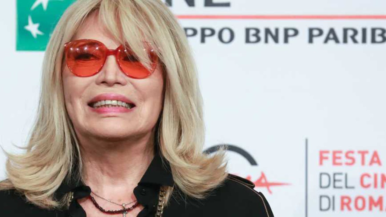 GALA VIDÉO - Amanda Lear : pourquoi elle en veut tant à Sylvie Vartan