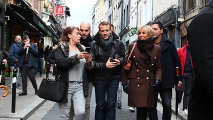 GALA VIDÉO - On a retrouvé le blouson en cuir que porte Emmanuel Macron en week-end. Et c'est très étonnant!