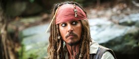 GALA VIDEO - Qui va remplacer Johnny Depp, viré de Disney, dans Pirates des Caraïbes?
