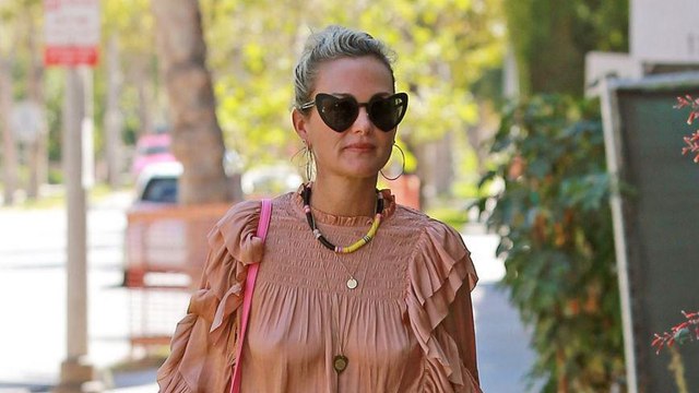 GALA VIDÉO – Pourquoi Laeticia Hallyday pourrait accepter de négocier