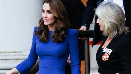 GALA VIDÉO - Kate Middleton, ultra-svelte après 3 grossesses : découvrez la coach à qui elle doit sa ligne
