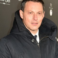 Voici // SOCIAL// Marc-Olivier Fogiel : Fin De Vacances Difficiles Avec Ses Deux Filles (2)