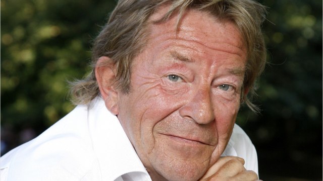 VOICI - Stéphane Bern en deuil : son tendre hommage à l'un de ses proches collaborateurs