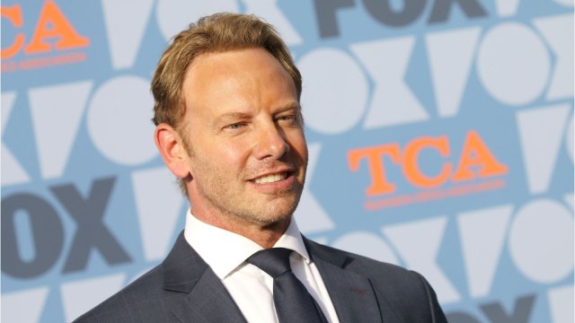 VOICI - Ian Ziering dézingue le reboot de Beverly Hills : ses propos très acerbes sur la série