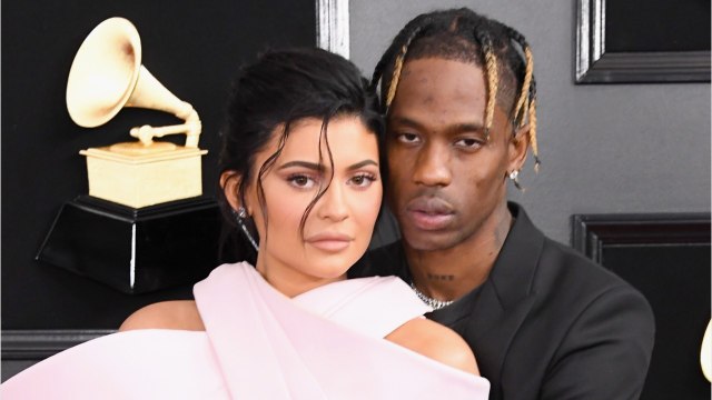 VOICI - Kylie Jenner gâtée pour son anniversaire : son chéri Travis Scott fait preuve de romantisme