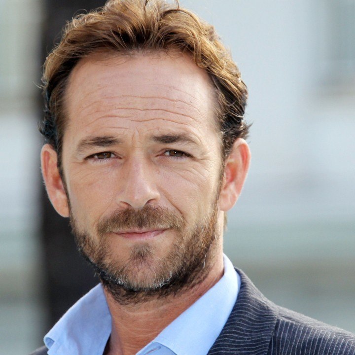 VOICI// SOCIAL - Oscars 2020 : La Cérémonie Rend Hommage À Kobe Bryant Et Pas À Luke Perry, Les Fans S'insurgent