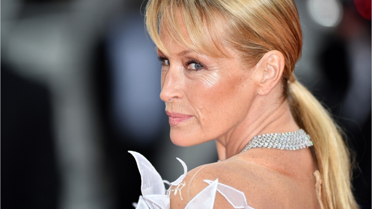 voici PHOTOS Estelle Lefébure émue par sa fille Ilona Smet lors de leurs vacances en Provence