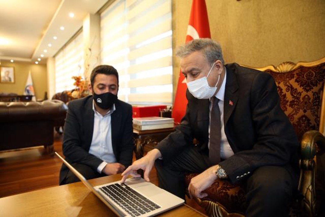 Mersin Valisi Ali İhsan Su, AA'nın "Yılın Fotoğrafları" oylamasına katıldı
