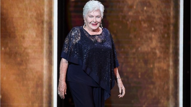 VOICI - Line Renaud Émue : Elle Donne Une Belle Mission À Claude Chirac Et Muriel Robin (1)