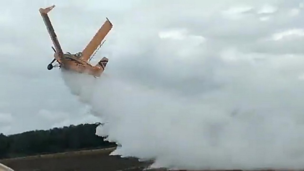 Les ailes d'un avion se brisent en plein vol
