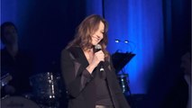 VOICI - Carla Bruni : ce joli souvenir qu’elle a ressorti pour l’anniversaire de la reine Elizabeth II