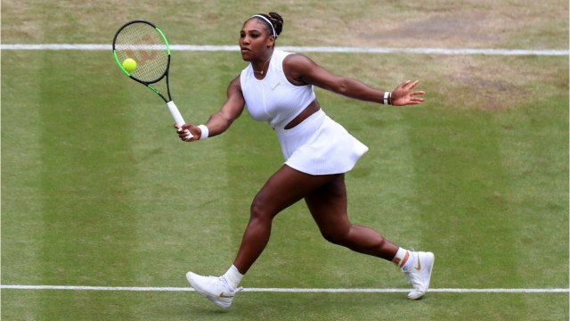 VOICI - Serena Williams condamnée à une lourde amende par Wimbledon après avoir endommagé un terrain