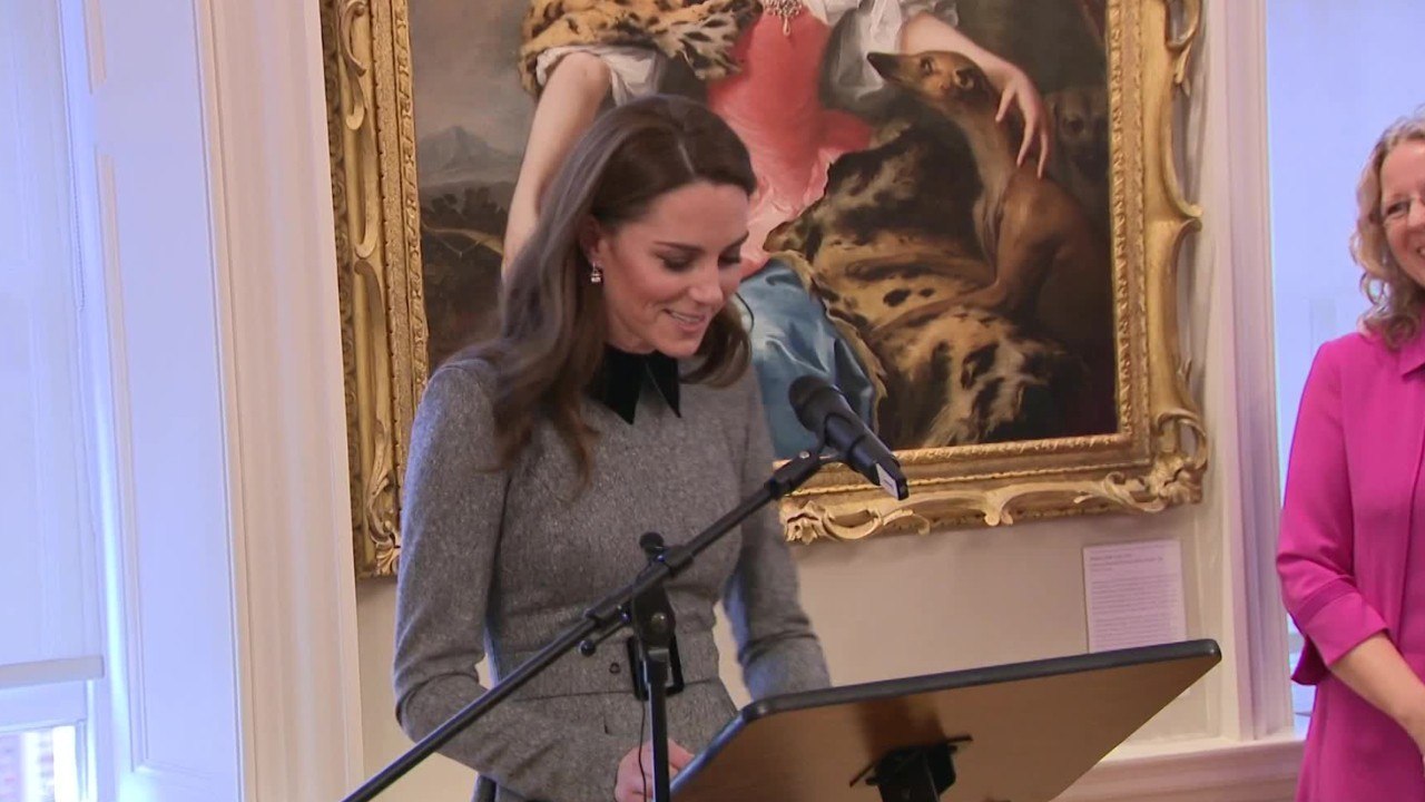 VOICI - Kate Middleton fait une apparition surp...
