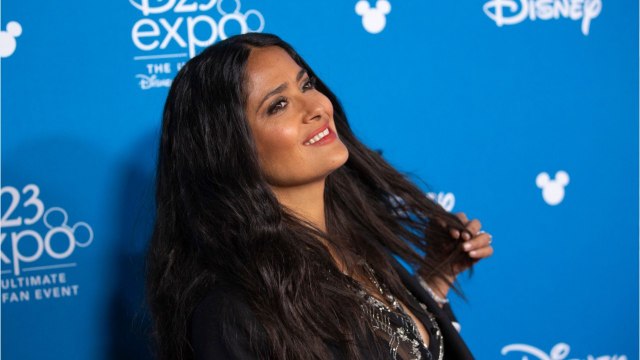 Voici - PHOTO Salma Hayek fait grimper la température en dévoilant une photo très sexy en bikini