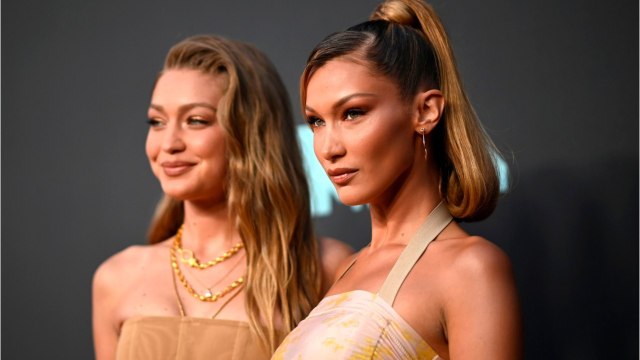 Voici - PHOTOS Bella et Gigi Hadid en deuil : les tops rendent hommage à leur grand-mère décédée