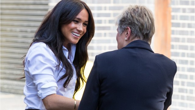 VOICI Meghan Markle : cette version sexy de sa robe de mariée qui ne devrait pas plaire à la reine