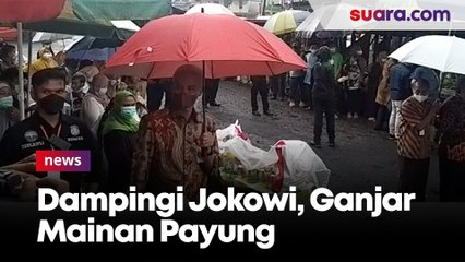 Mainan Payung Saat Dampingi Presiden Jokowi ke Wonosobo, Warga: Pak Ganjar Lucu