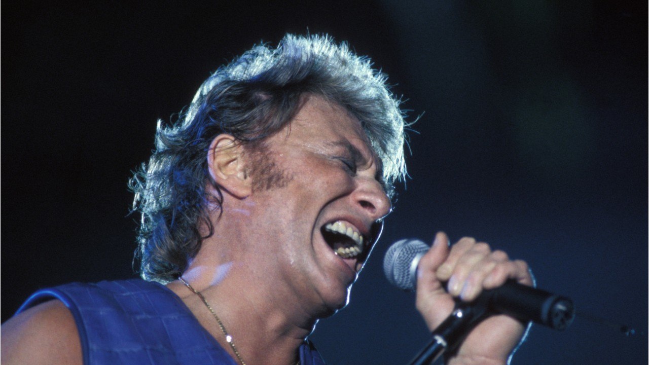 VOICI Jean-Baptiste Guégan : le manager du sosie vocal de Johnny Hallyday répond aux attaques de Jean-Claude Camus