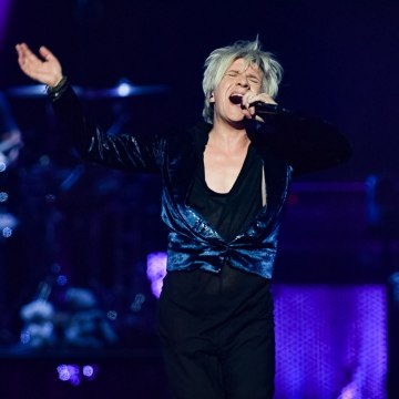 VOICI -SOCIAL Nicola Sirkis : Le Leader D’Indochine Dévoile Un Très Rare Cliché De Ses Deux Fils (1)