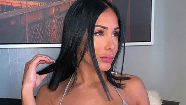 PHOTO Léana (Les Anges 11) affiche ses courbes dans un tout petit maillot brésilien