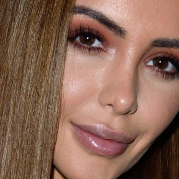 VOICI // SOCIAL Nabilla Enceinte : La Compagne De Thomas Vergara Confirme Sa Première Grossesse