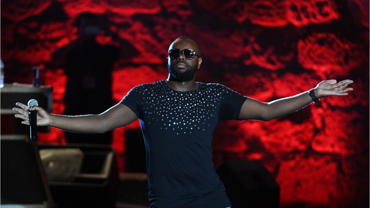 Voici - Maître Gims frôle le drame en vacances : son bateau a pris feu en pleine mer