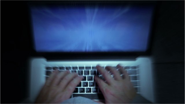 VOICI - Christian Quesada mis en examen pour détention d'images pédopornographique